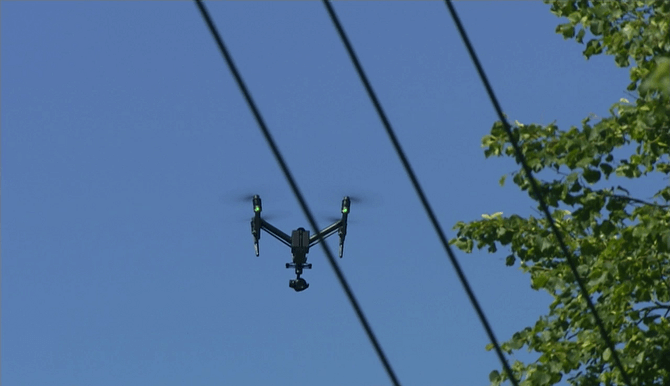 Inspekce izolovaného vedení dronem